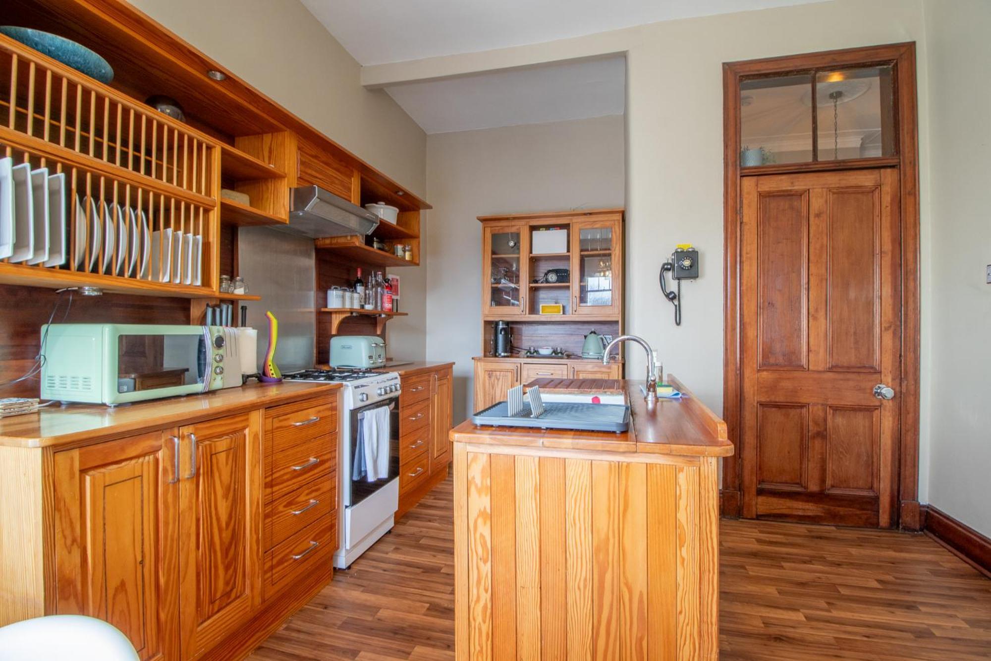 Pass The Keys Beautiful, Traditional 2 Bed Flat W Free Parking Glasgow Eksteriør billede