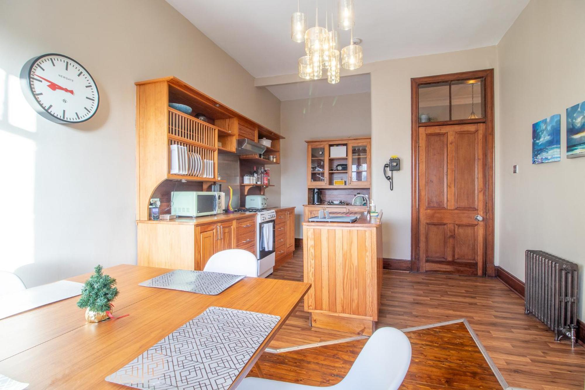 Pass The Keys Beautiful, Traditional 2 Bed Flat W Free Parking Glasgow Eksteriør billede