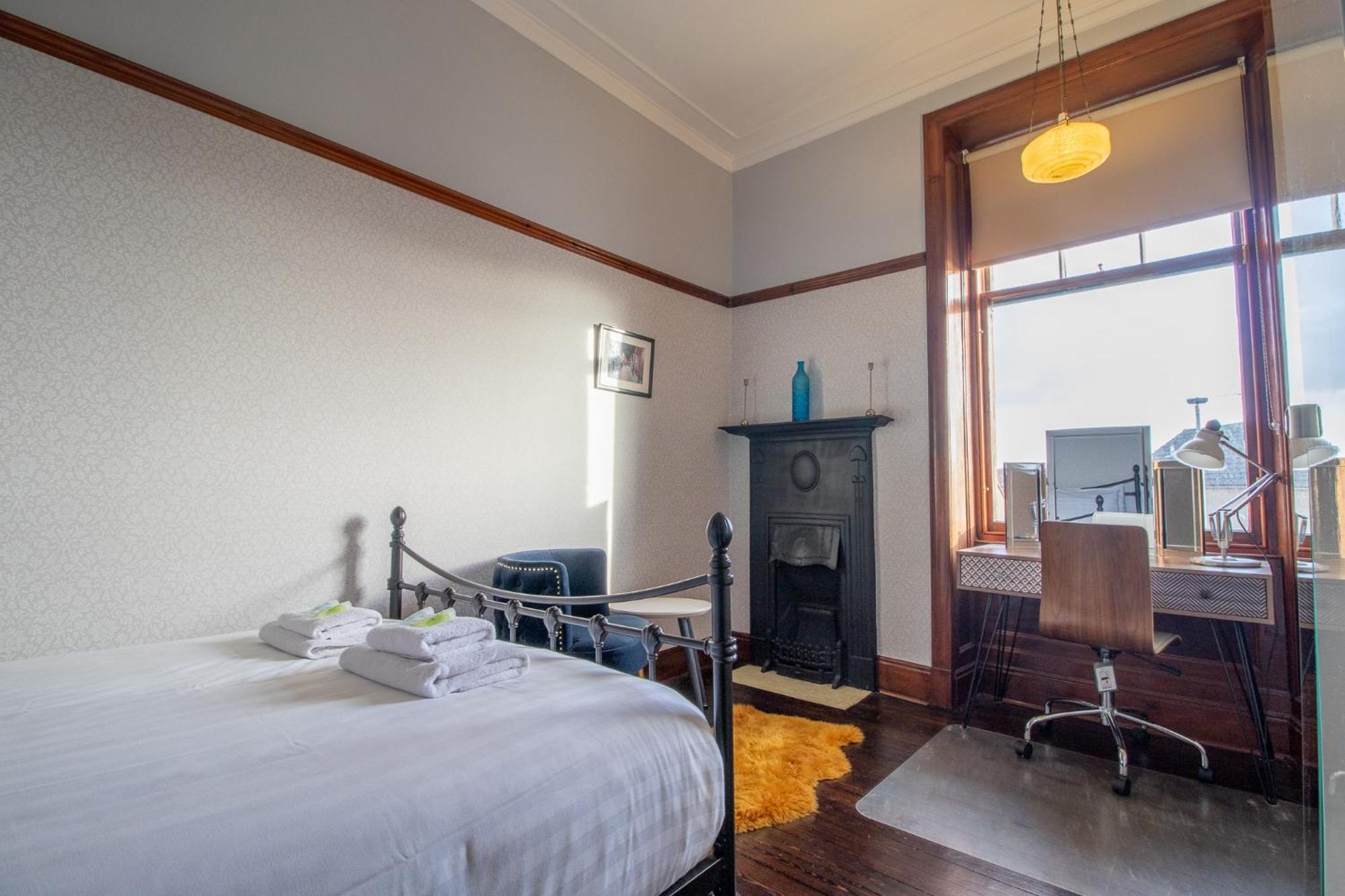 Pass The Keys Beautiful, Traditional 2 Bed Flat W Free Parking Glasgow Eksteriør billede
