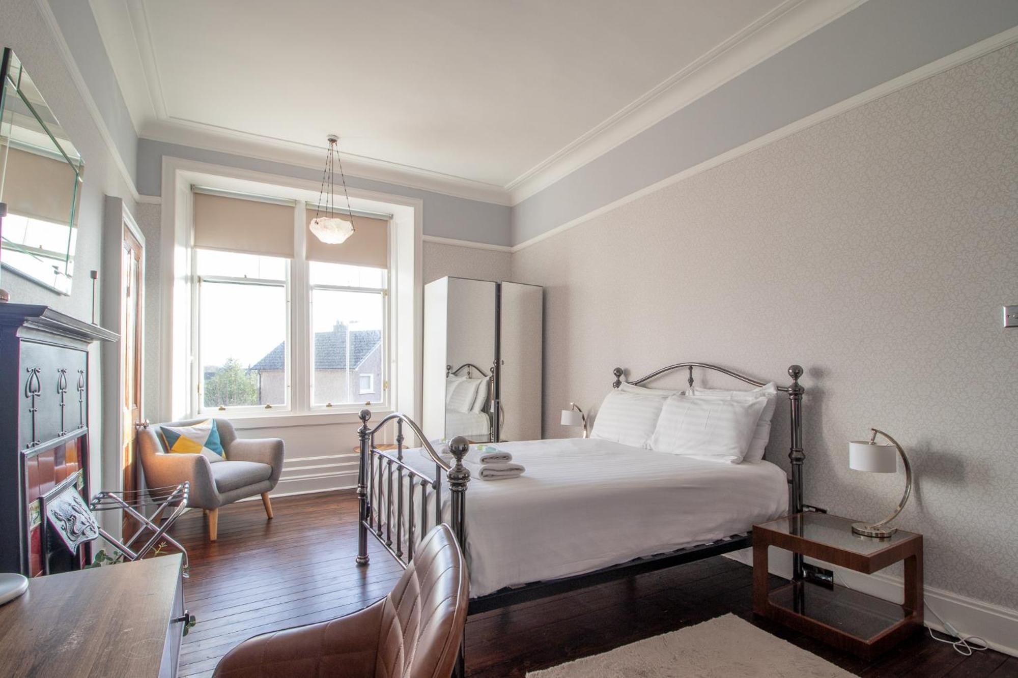 Pass The Keys Beautiful, Traditional 2 Bed Flat W Free Parking Glasgow Eksteriør billede
