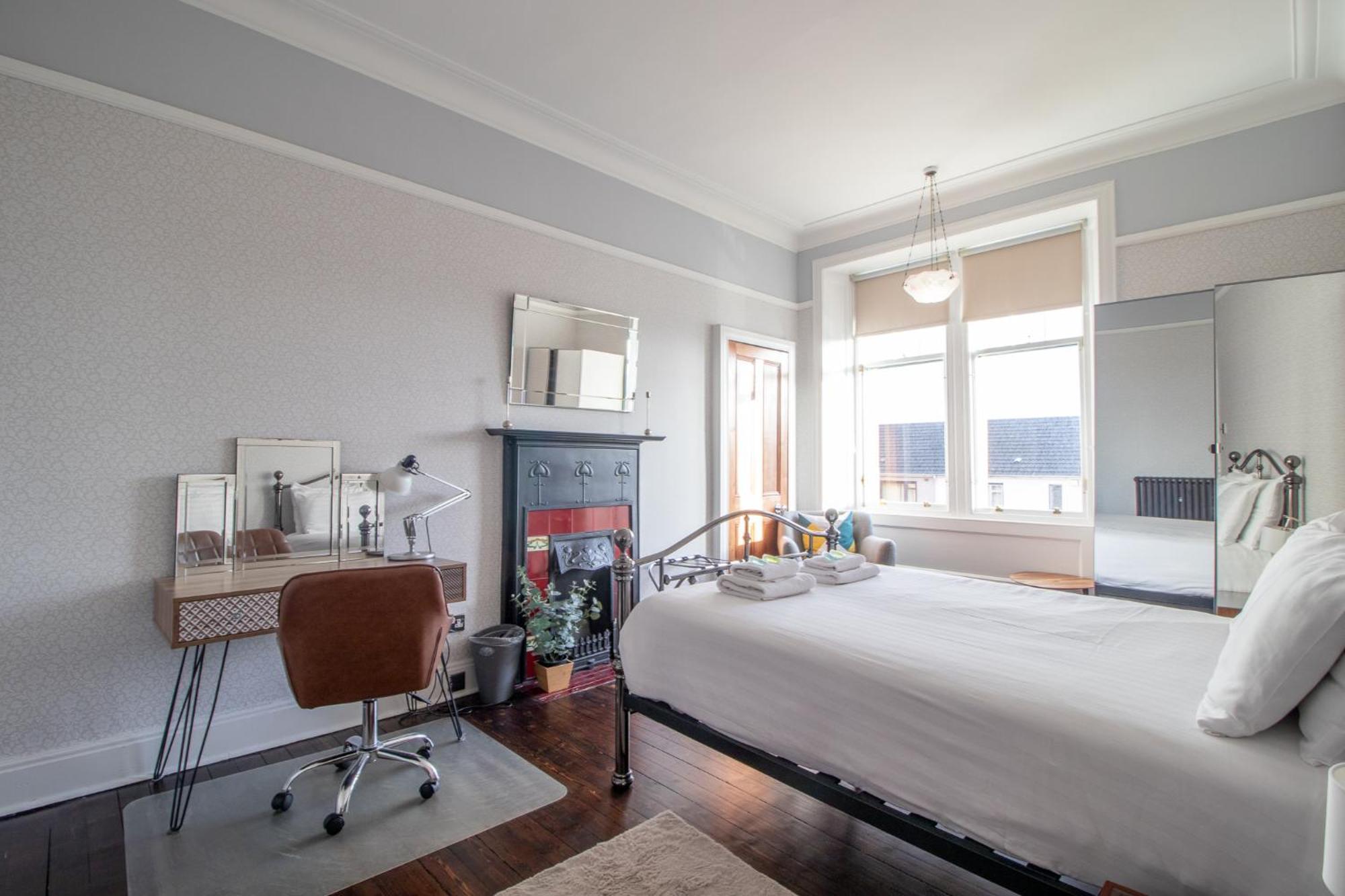 Pass The Keys Beautiful, Traditional 2 Bed Flat W Free Parking Glasgow Eksteriør billede